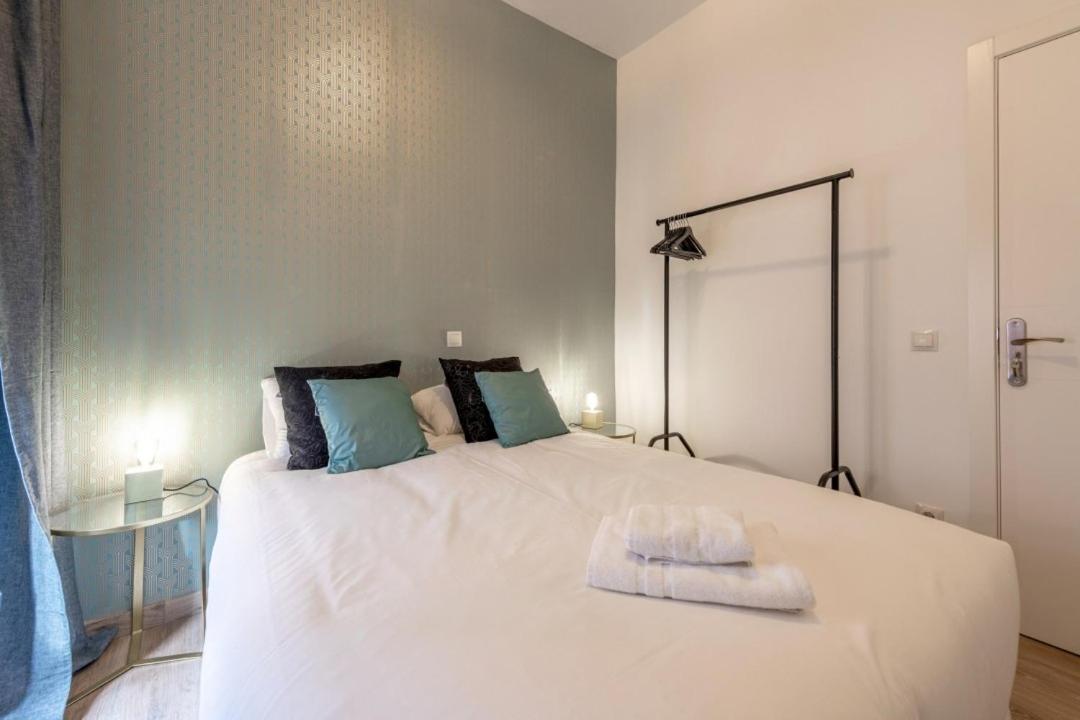 3 Bedrooms 1 Bathroom Furnished - Lavapies- Mintystay Madrid Extérieur photo